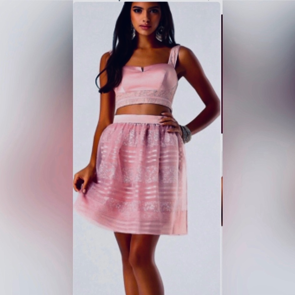 NWT BEBE Lace Skirt Size 4